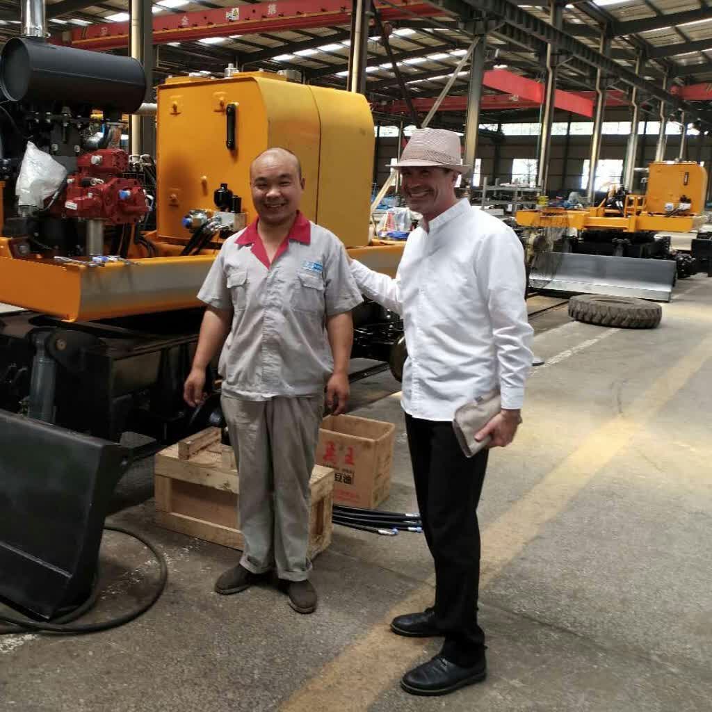 Photo of Giuseppe Romanazzi with the workshop manager.