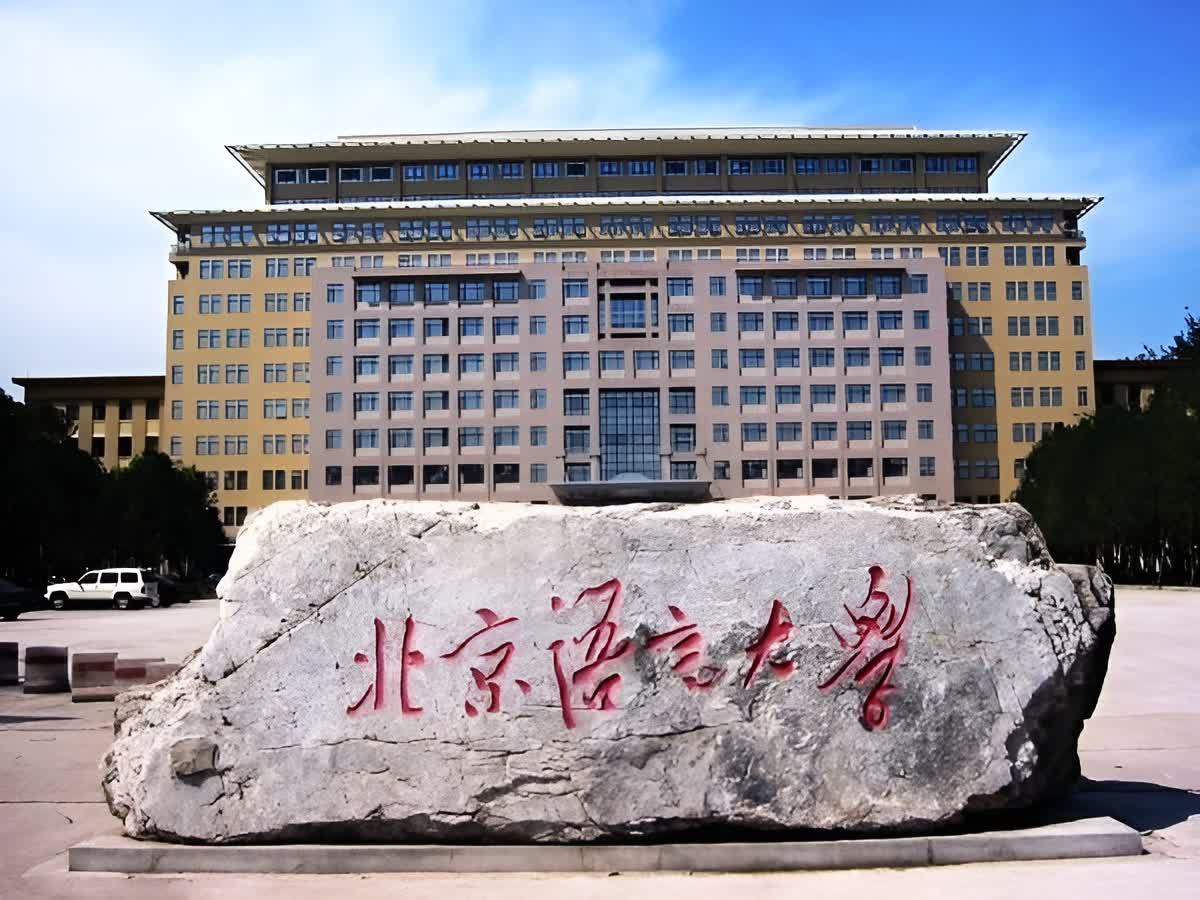 Main entrance of the university.
